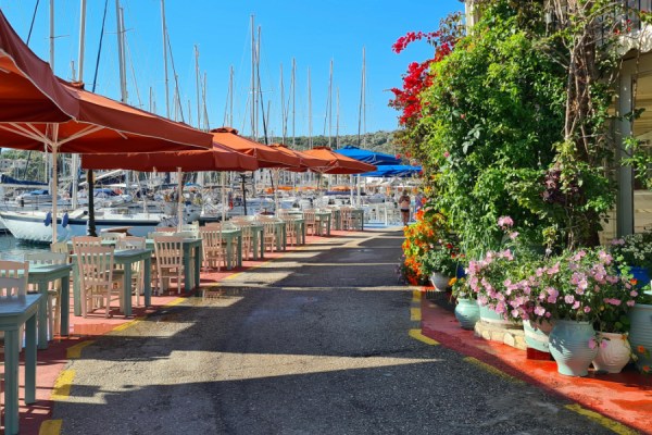 While small-to-medium sized tourism enterprises are essential to the Greek economy, more effort needs to be made to transition them to a more sustainable future, the executive director of the Greek Tourism Confederation (SETE) has said.