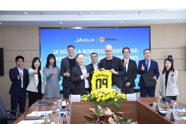German football club Borussia Dortmund has signed a deal with PV module manufacturer JA Solar, which will see a solar energy system installed on the roof of its stadium, Signal Iduna Park.