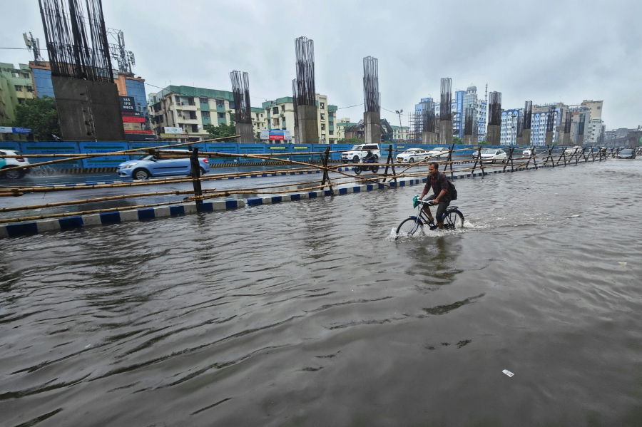 The impact of extreme weather on migration patterns depends strongly on age and education, a new study by researchers at Stanford University, Harvard University, and the University of British Columbia has suggested.