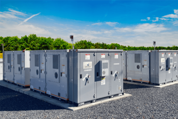 Global grid-scale battery energy storage system (BESS) installations grew by 29% in October 2025, compared to the same month a year earlier, new data from Benchmark Mineral Intelligence has found.