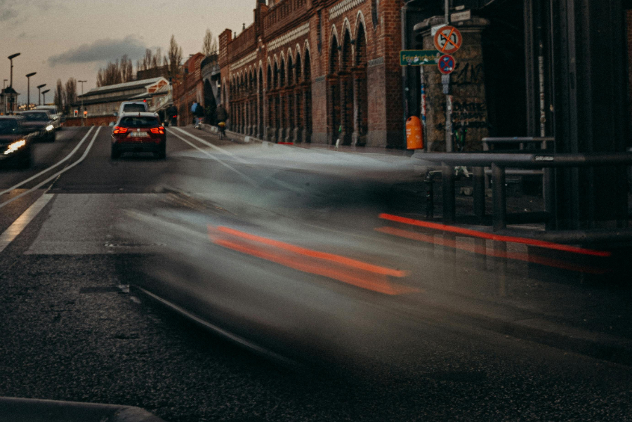 Local leaders from across Europe, including mayors and other city representatives, have issued a joint letter calling on the European Union to maintain its planned 2035 phase-out of new cars and vans that produce CO₂ emissions.