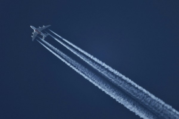 Global aviation emissions could be reduced by between 50% and 75% through the combination of three strategies to boost efficiency, a new study co-led by the University of Oxford has found.
