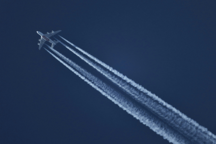 Global aviation emissions could be reduced by between 50% and 75% through the combination of three strategies to boost efficiency, a new study co-led by the University of Oxford has found.