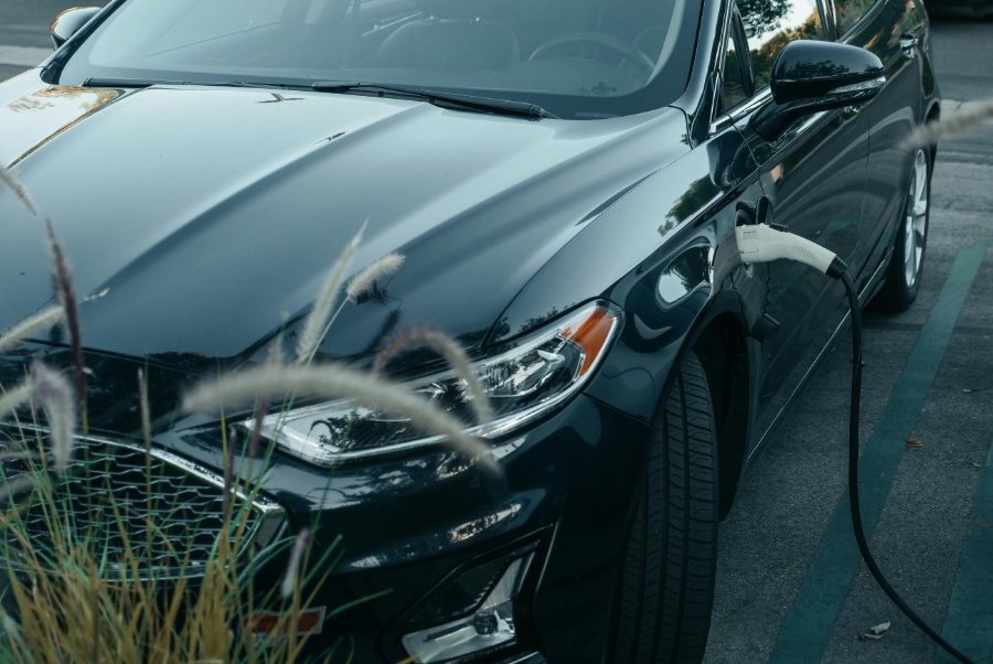 The average price of an electric car in the European Union fell last year for the first time since 2020, new analysis from Transport & Environment (T&E) has found.