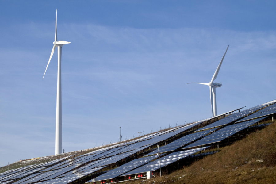 Round-the-clock renewable energy systems, combining solar, wind and battery storage, can deliver electricity at lower cost than new, fossil-fuel based systems, according to a report from the International Renewable Energy Agency (IRENA).