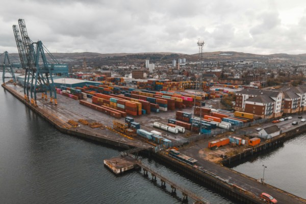The UK government has the chance to either 'lead from the front or stand aside' when it comes to tackling shipping emissions, Transport & Environment (T&E) has said.