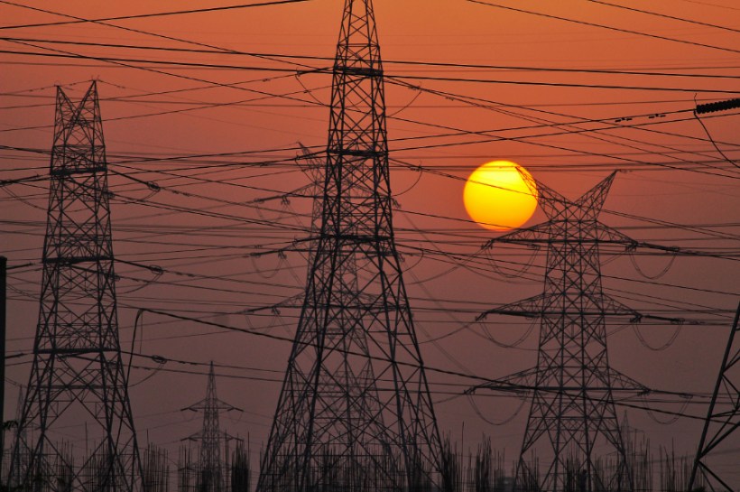 India’s state-owned energy companies could significantly strengthen the country's energy security by redirecting INR 2 trillion annually (around $21 billion) from fossil fuel investment towards clean energy projects, the International Institute for Sustainable Development (IISD) has said.